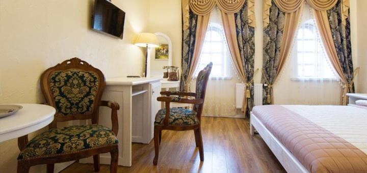 Hotel Fortetsya Hetmana Hatne Exteriör bild