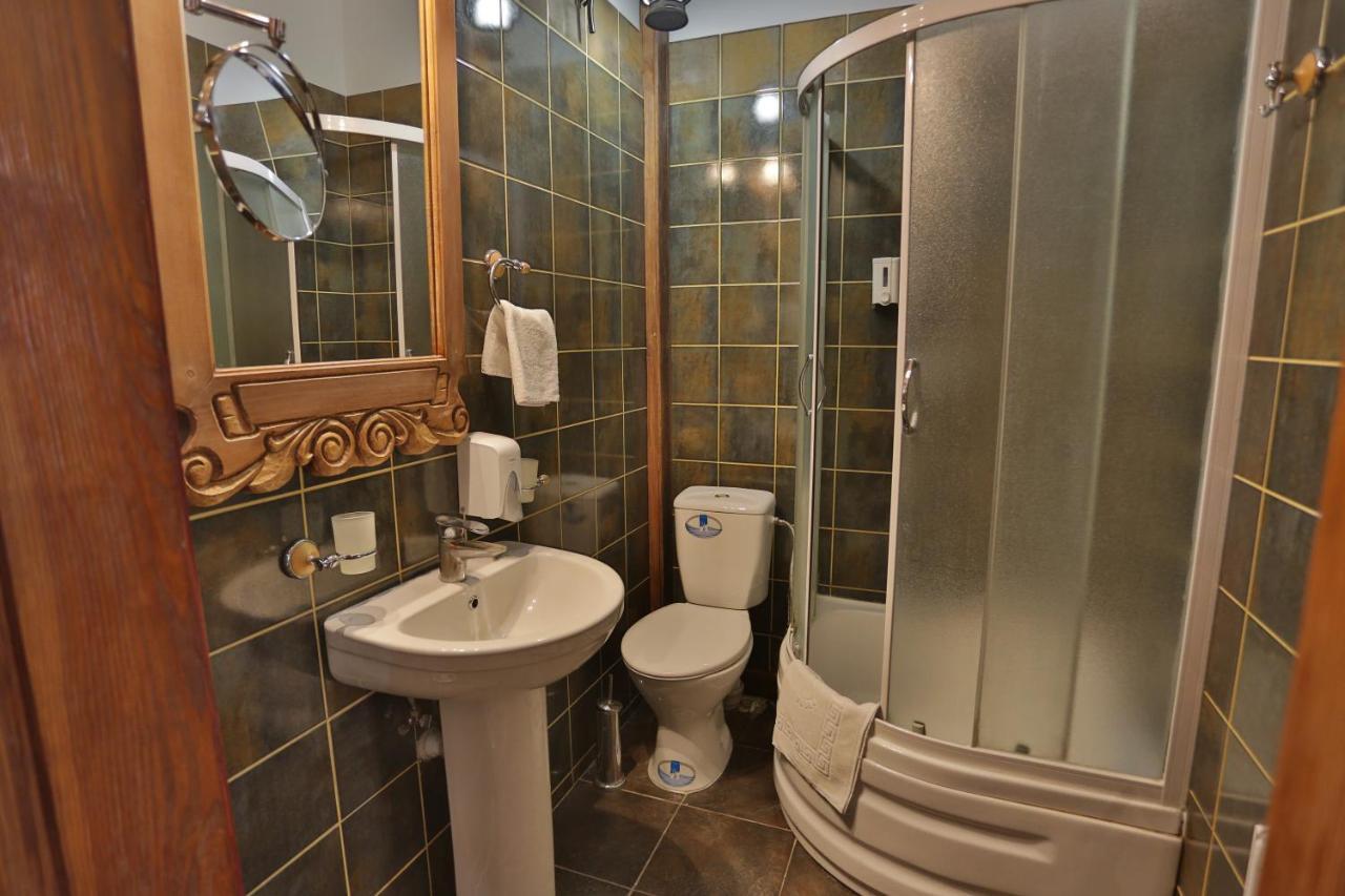 Hotel Fortetsya Hetmana Hatne Exteriör bild