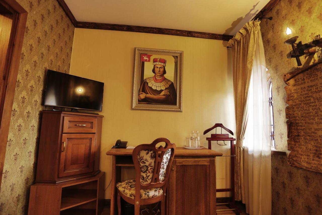 Hotel Fortetsya Hetmana Hatne Exteriör bild