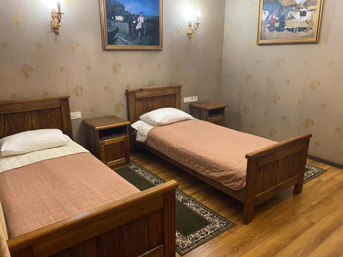 Hotel Fortetsya Hetmana Hatne Exteriör bild