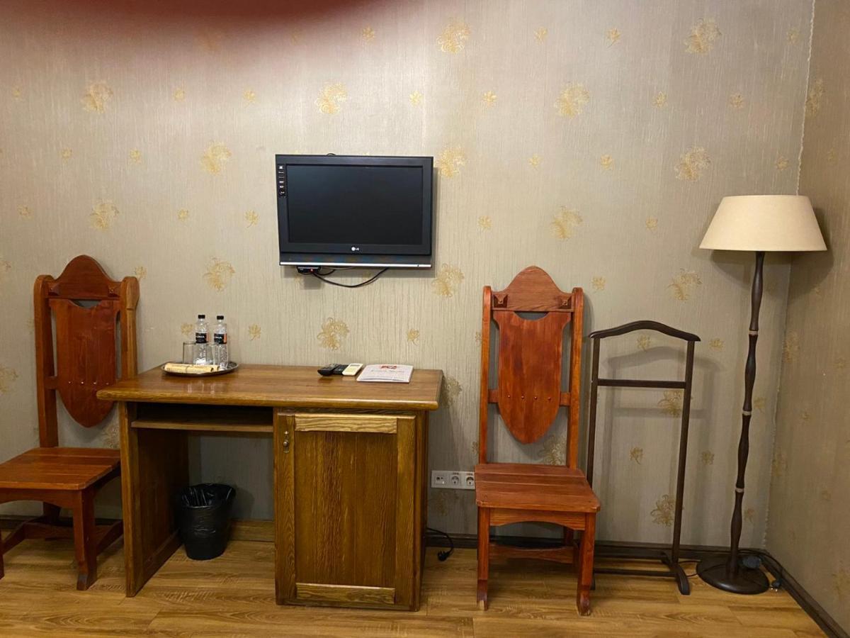 Hotel Fortetsya Hetmana Hatne Exteriör bild